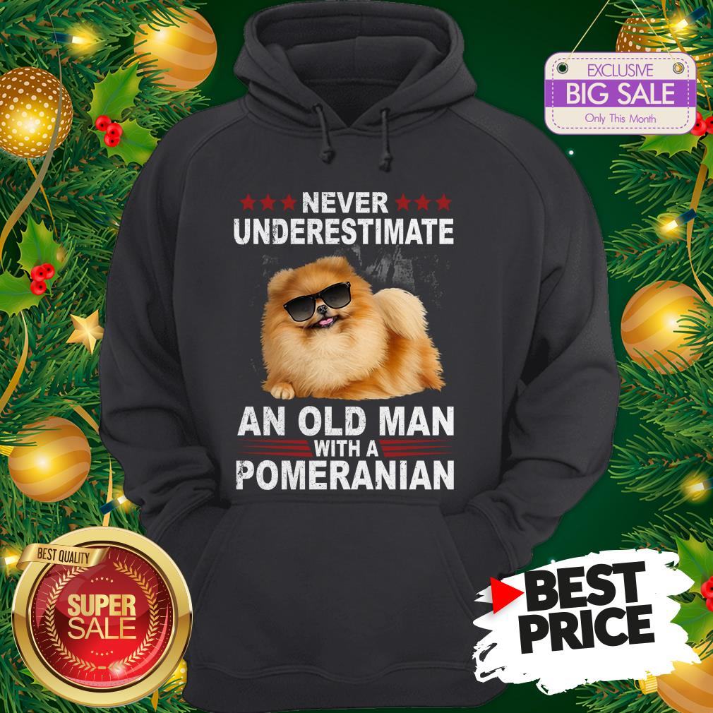 Wonderful Never Underestimate An Old Man With A Pomeranian Dog Shirt