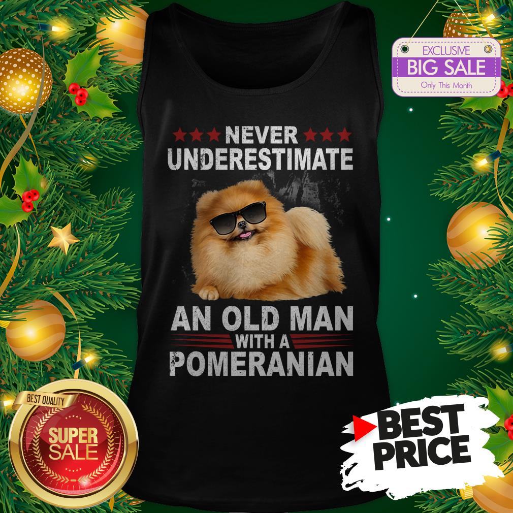 Wonderful Never Underestimate An Old Man With A Pomeranian Dog Shirt