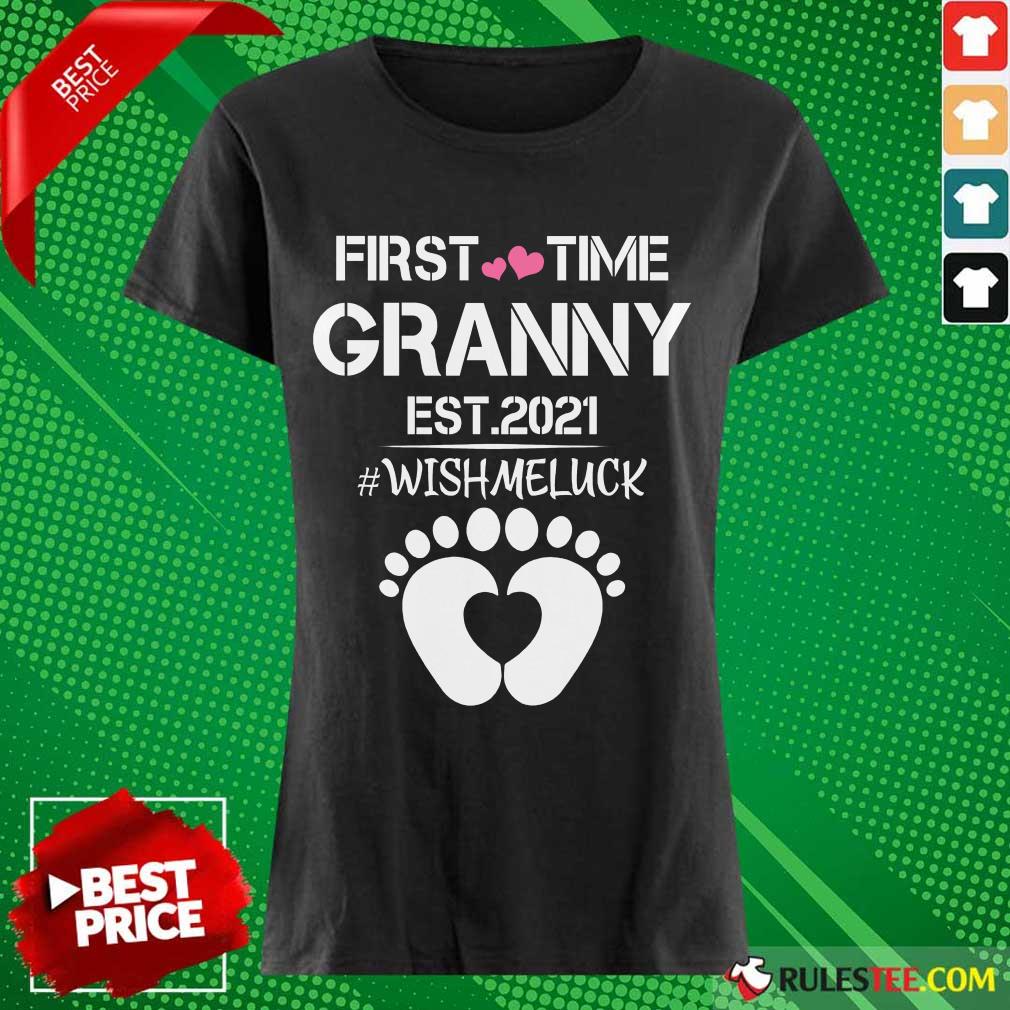 Nice Baby Foots First Time Grandma Est 2020 Wish Me Luck Shirt