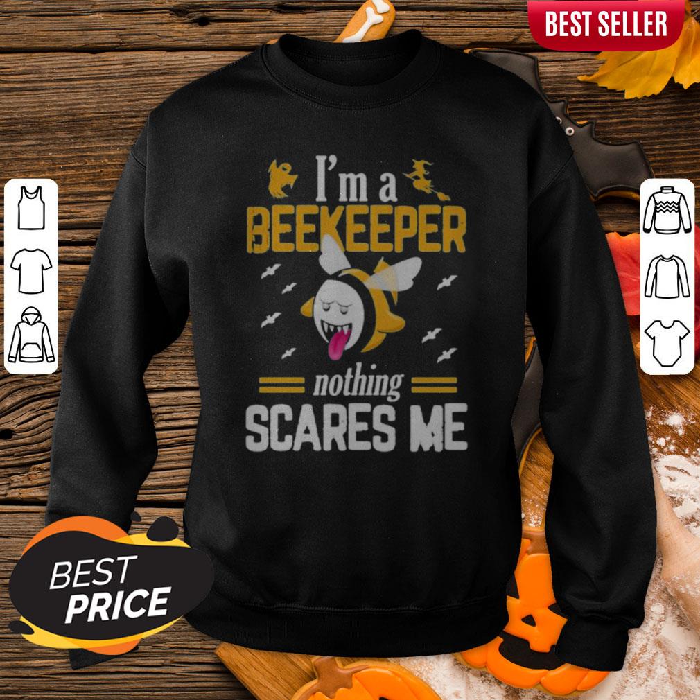 Premium I'm A Beekeeper Nothing Scares Me Halloween Shirt