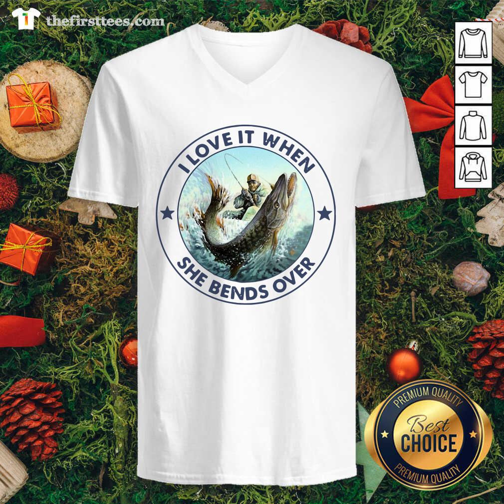 Pretty I Love It When She Bends Over Fishing Shirt
