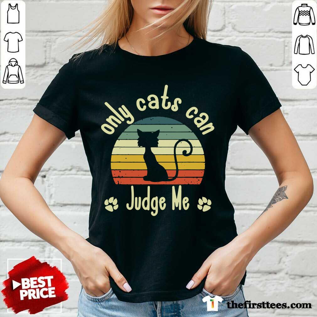 Pretty Only Cats Can Judge Me Funny Retro Sarcastic Sassy Cats Love Shirt
