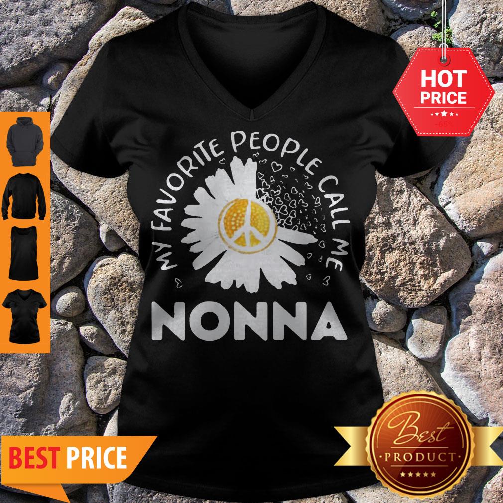 Favorite People Call Nonna Daisy Grandma Shirt