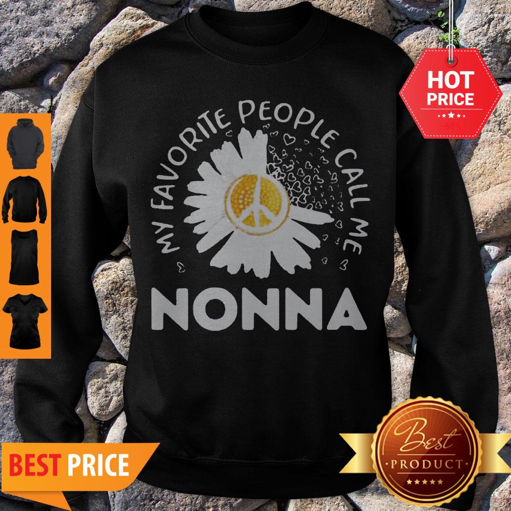 Favorite People Call Nonna Daisy Grandma Shirt