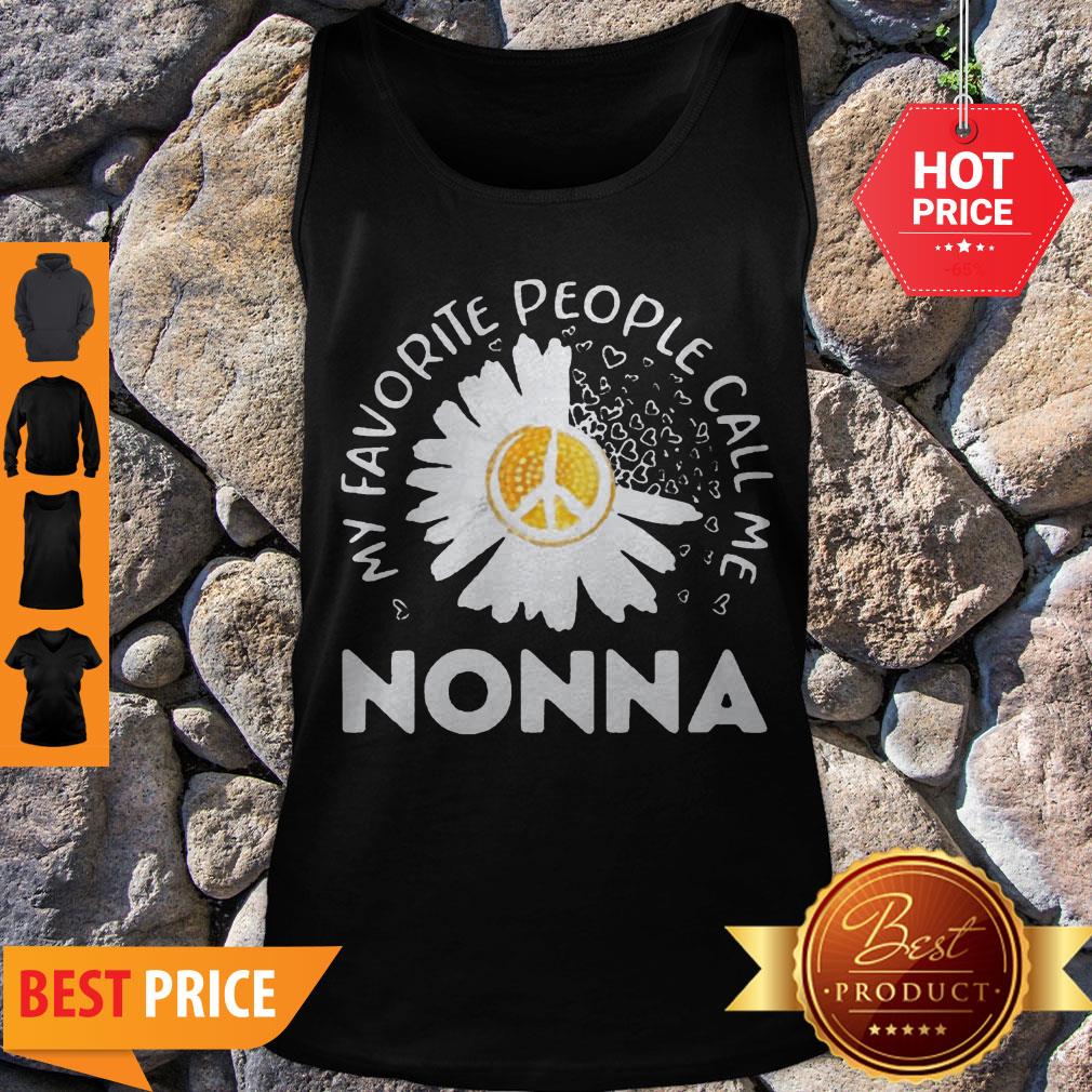 Favorite People Call Nonna Daisy Grandma Shirt