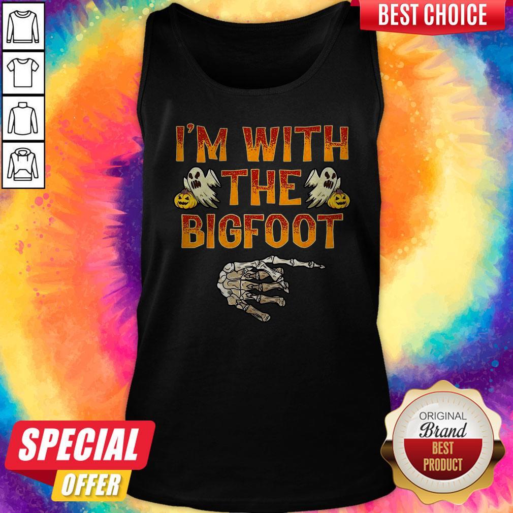 Funny I’m With The Bigfoot Halloween Shirt