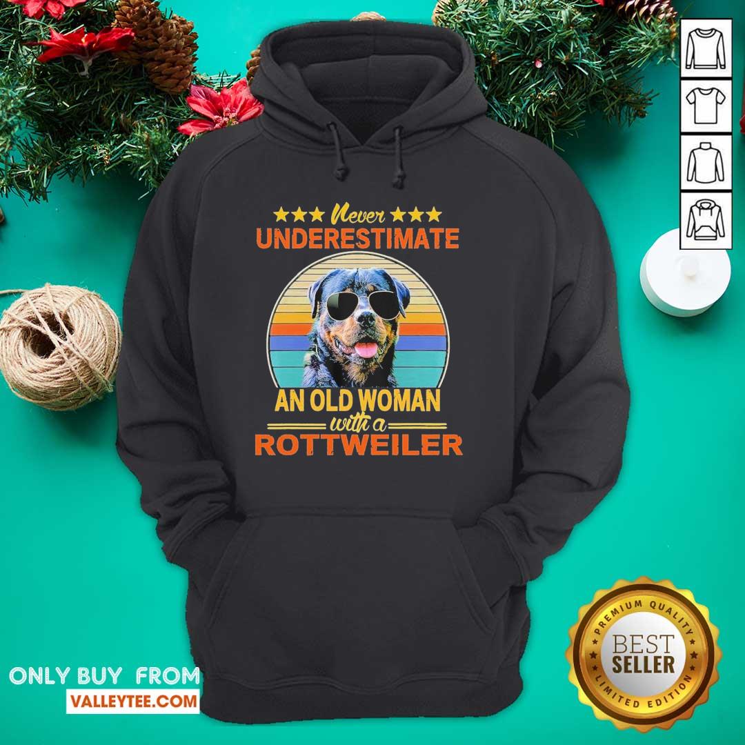 Funny Never Underestimate An Old Woman With A Rottweiler Vintage Shirt