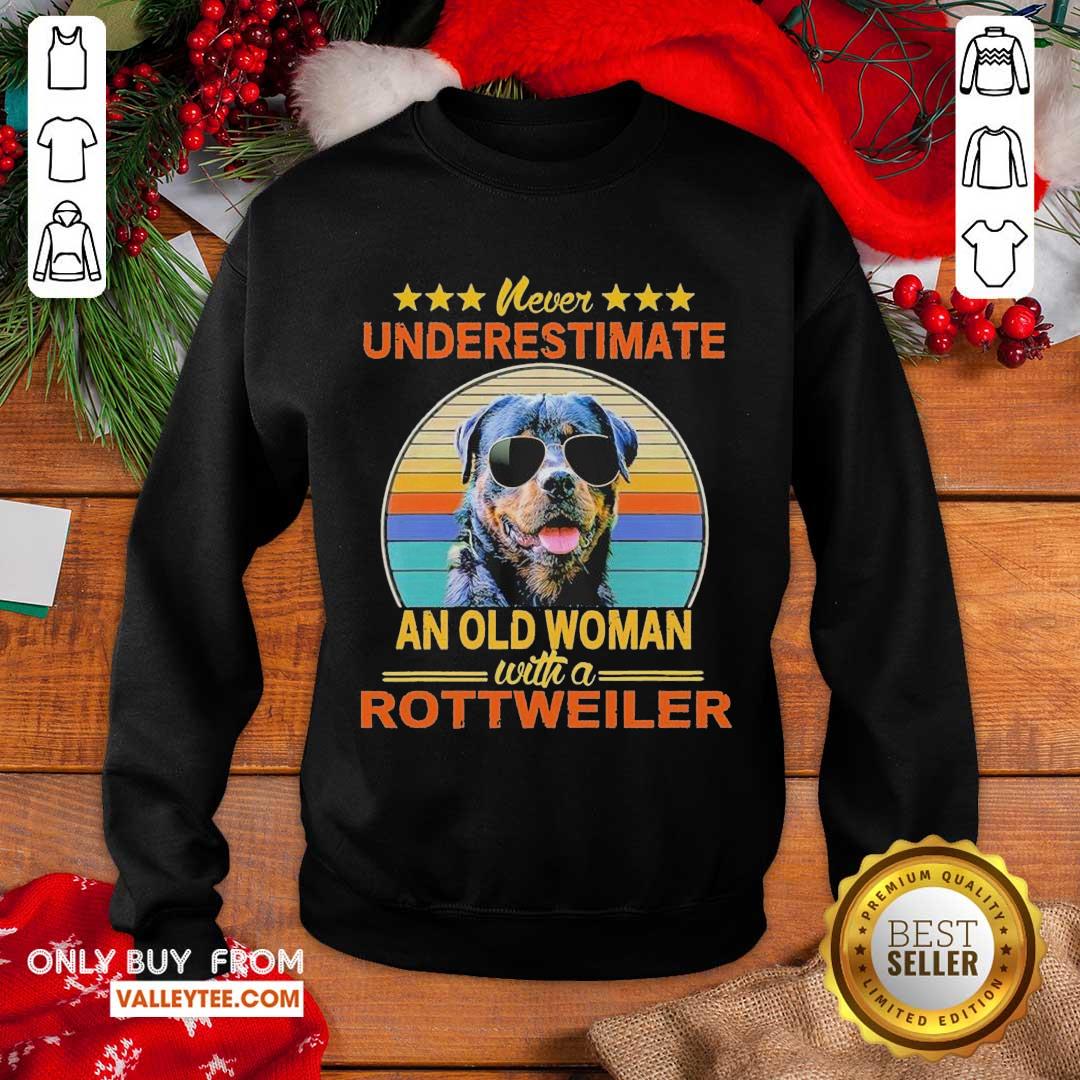 Funny Never Underestimate An Old Woman With A Rottweiler Vintage Shirt