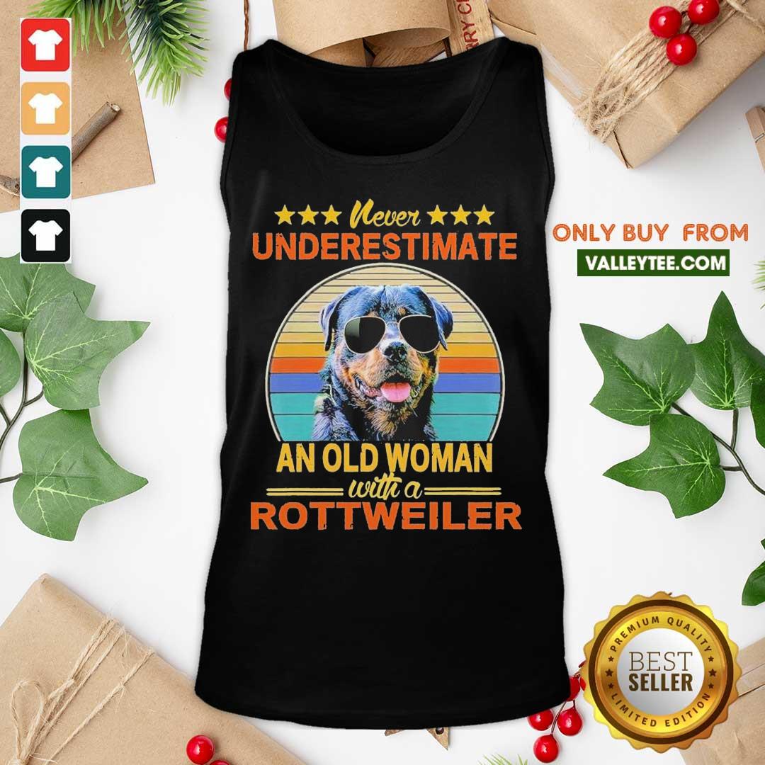 Funny Never Underestimate An Old Woman With A Rottweiler Vintage Shirt