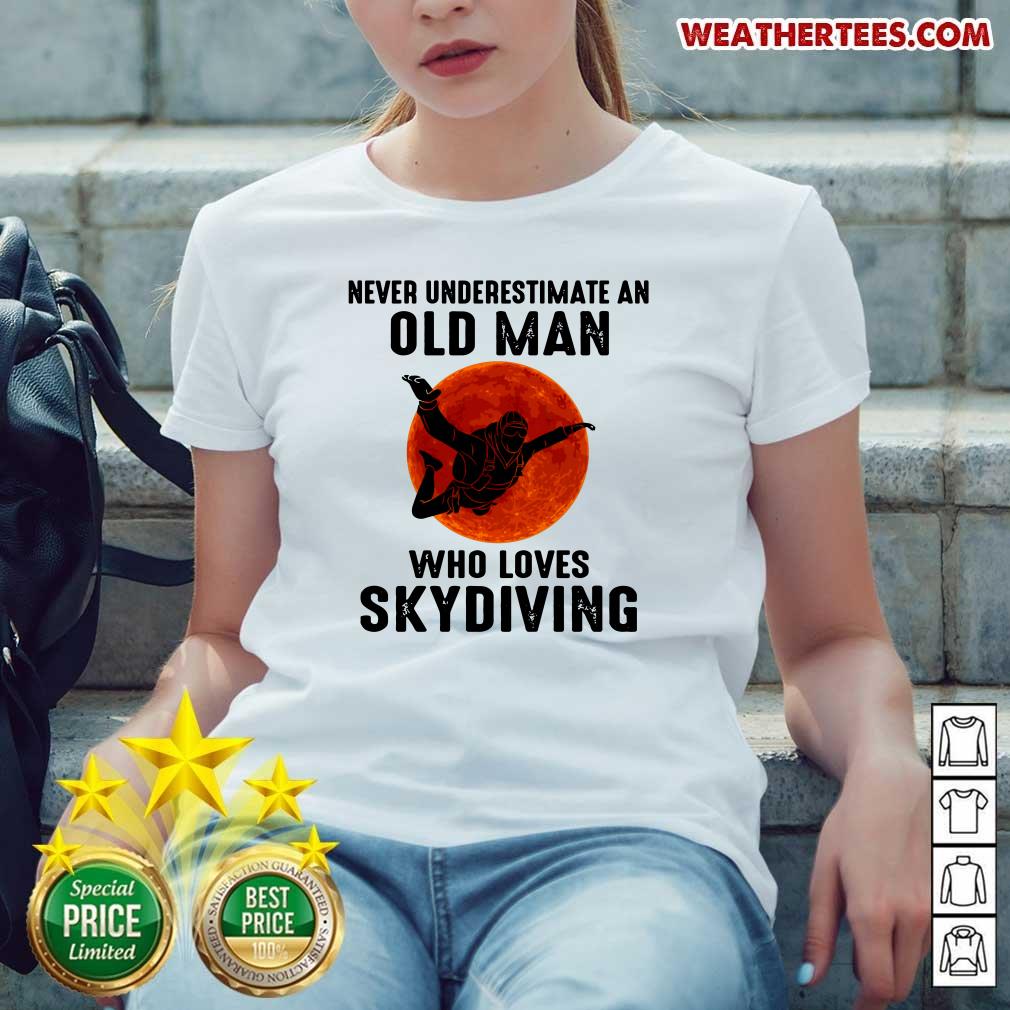 Hot 12 Old Man Loves Skydiving Shirt