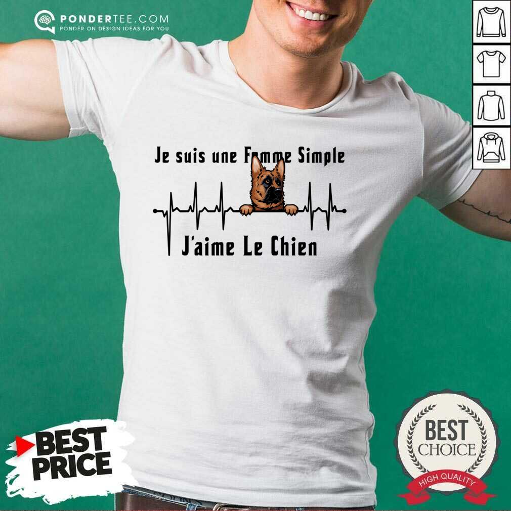 Je Suis Une Femme Simple Nom J'aime Le Chien Dog Shirt