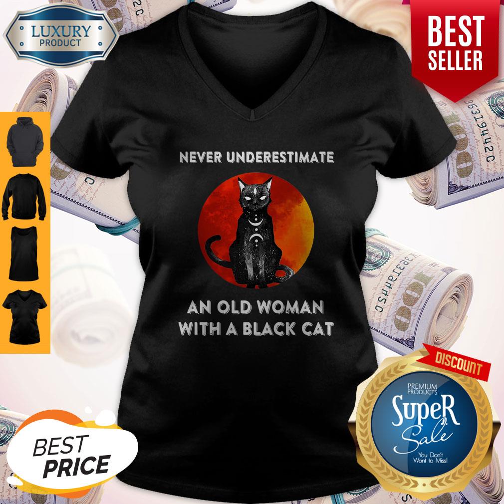 Nice Never Underestimate And Old Woman With A Black Cat Moon Shirt