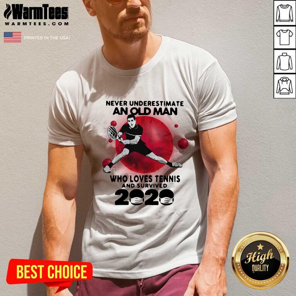 original-never-underestimate-an-old-man-who-loves-tennis-and-survived-2020-mask-covid-19-v-neck.jpg