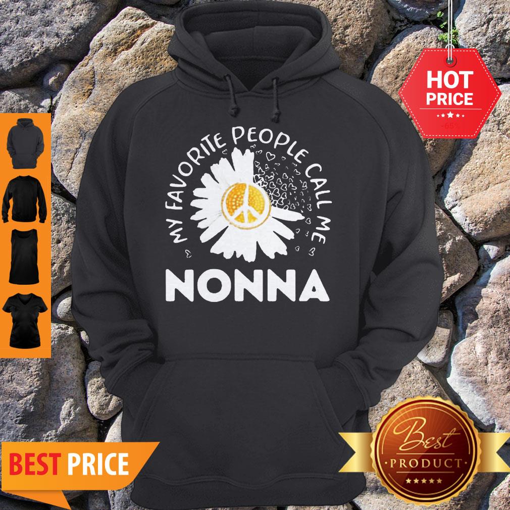 Favorite People Call Nonna Daisy Grandma Shirt