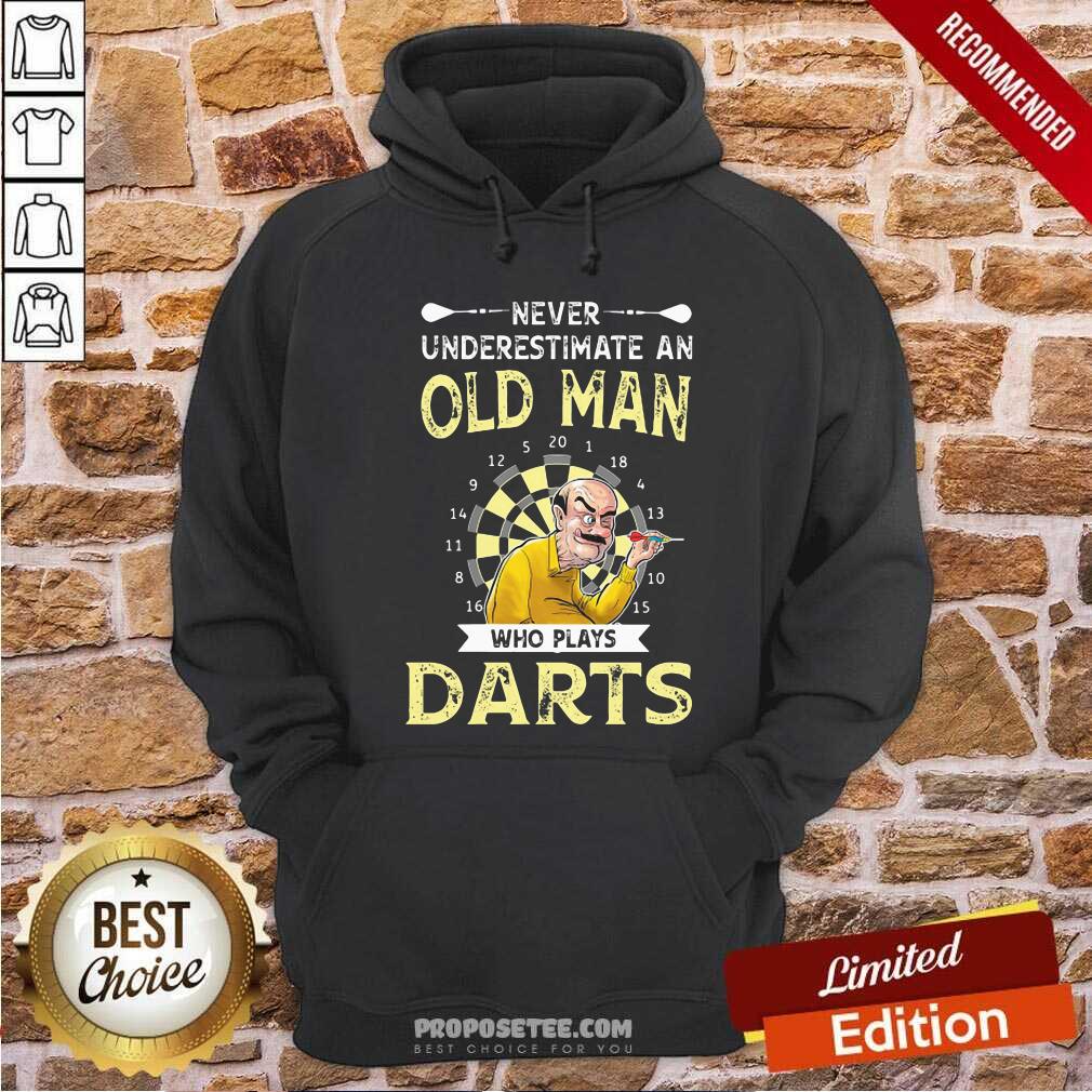 Premium Never Underestimate An Old Man Who Plays Darts Shirt