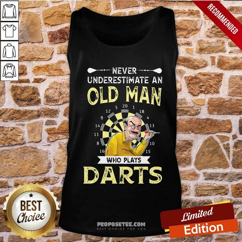 Premium Never Underestimate An Old Man Who Plays Darts Shirt