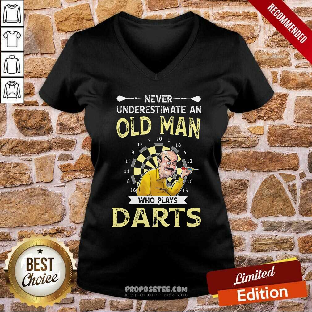 Premium Never Underestimate An Old Man Who Plays Darts Shirt