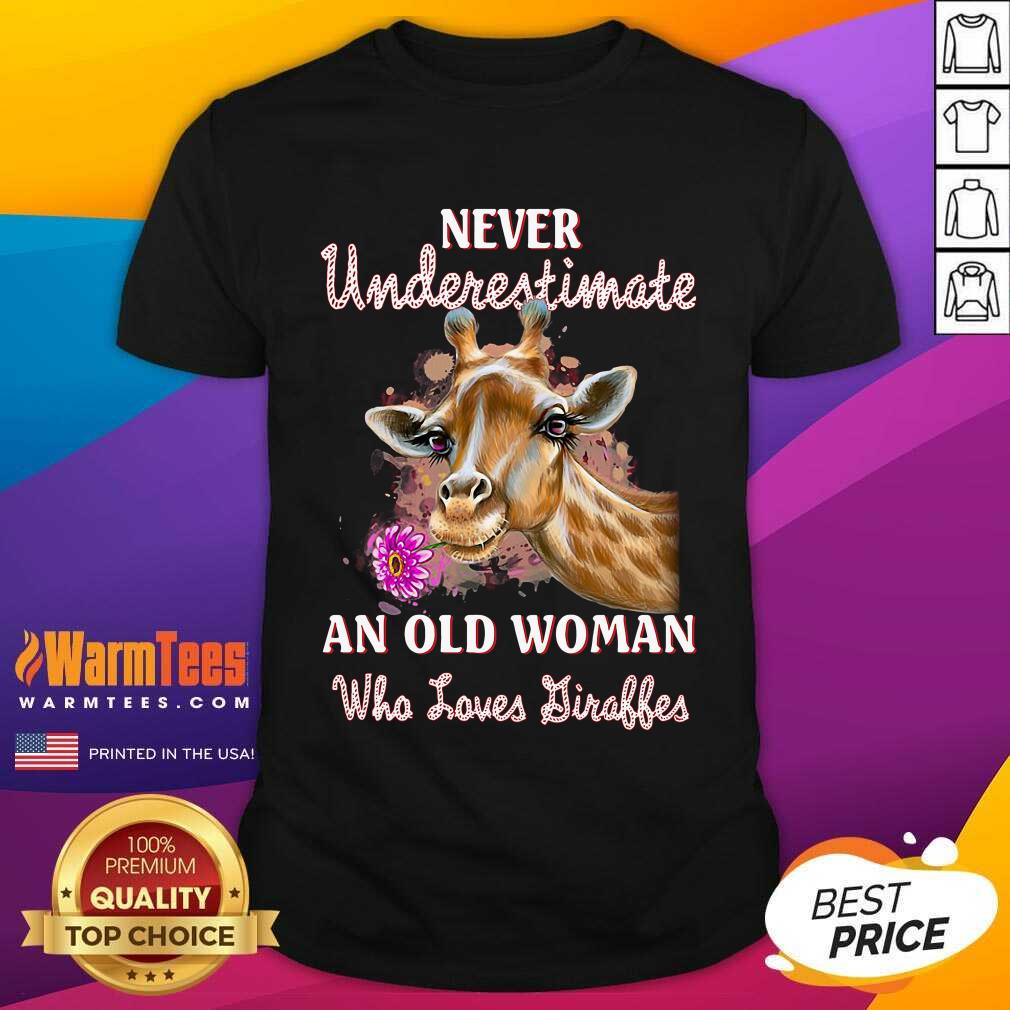 Pretty Giraffes Never Underestimate Old Woman Who Loves Giraffes Shirt