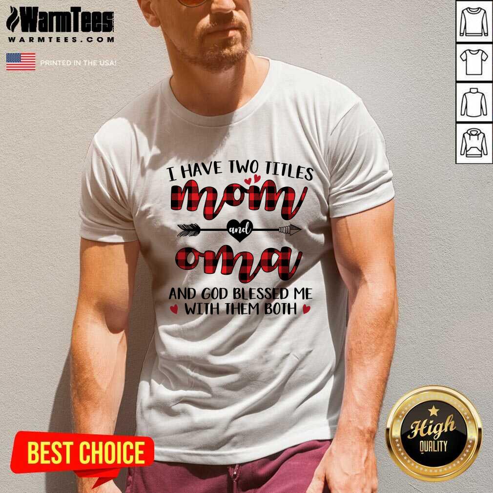 Top I Have Two Titles Mom And Oma Mother Day Shirt