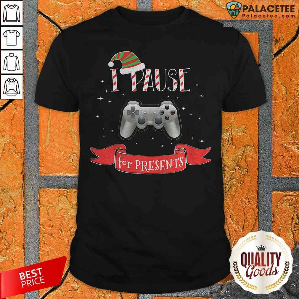 Top I Pause For Presents Christmas Gamer Shirt