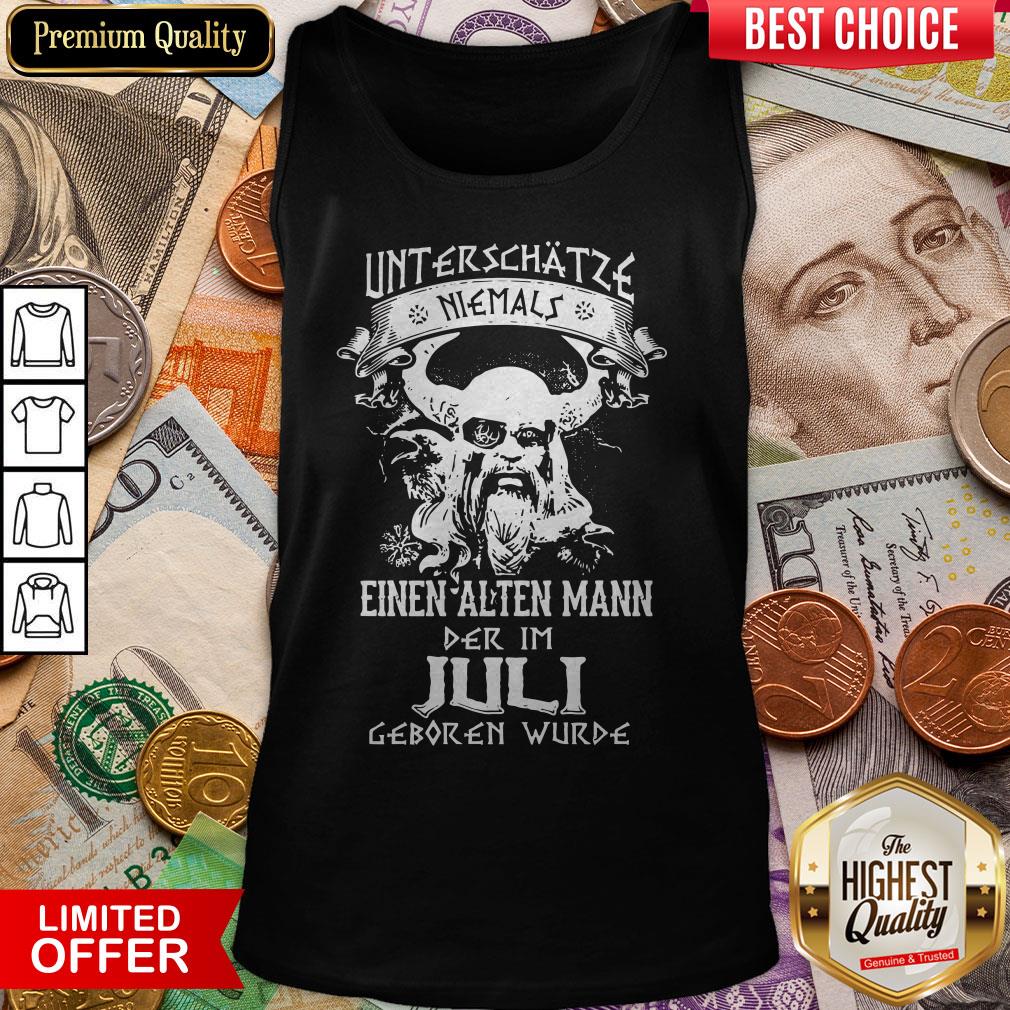 Unterschätze Niemals Einen Alten Mann Der Im Juli Geboren Wurde Shirt