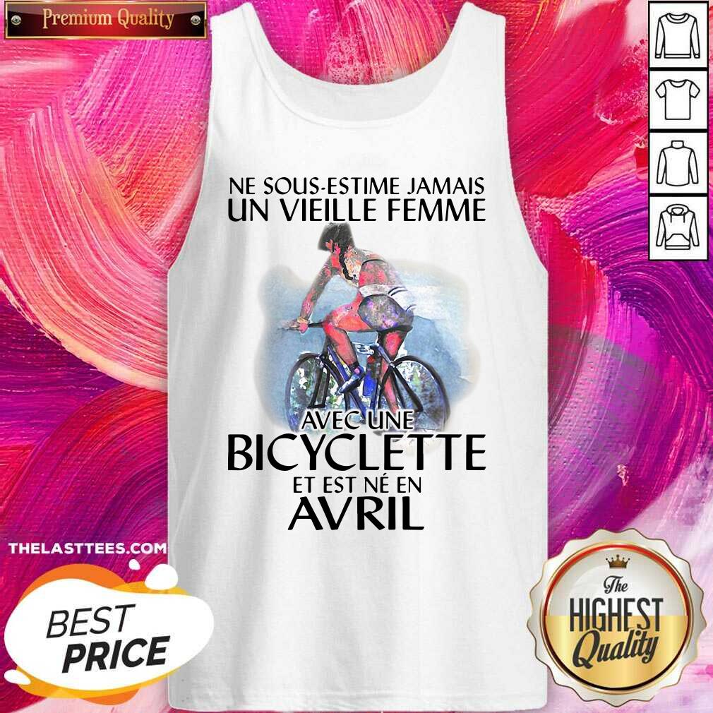 hot-ne-sous-estimez-jamais-un-vieille-femme-avec-une-bicyclette-et-est-ne-en-avril-tank-top.jpg