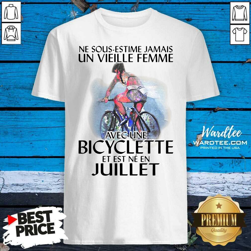 perfect-ne-sous-estimez-jamais-un-vieille-femme-avec-une-bicyclette-et-est-ne-en-juillet-shirt.jpg