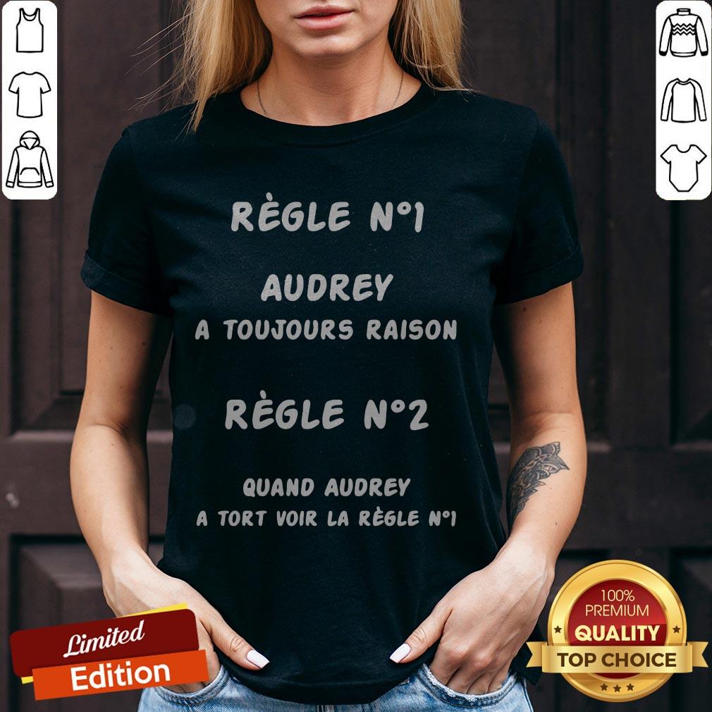regle-no1-caro-a-toujours-raison-regle-no2-quand-caro-a-tort-voir-la-regle-no1-v-neck.jpg