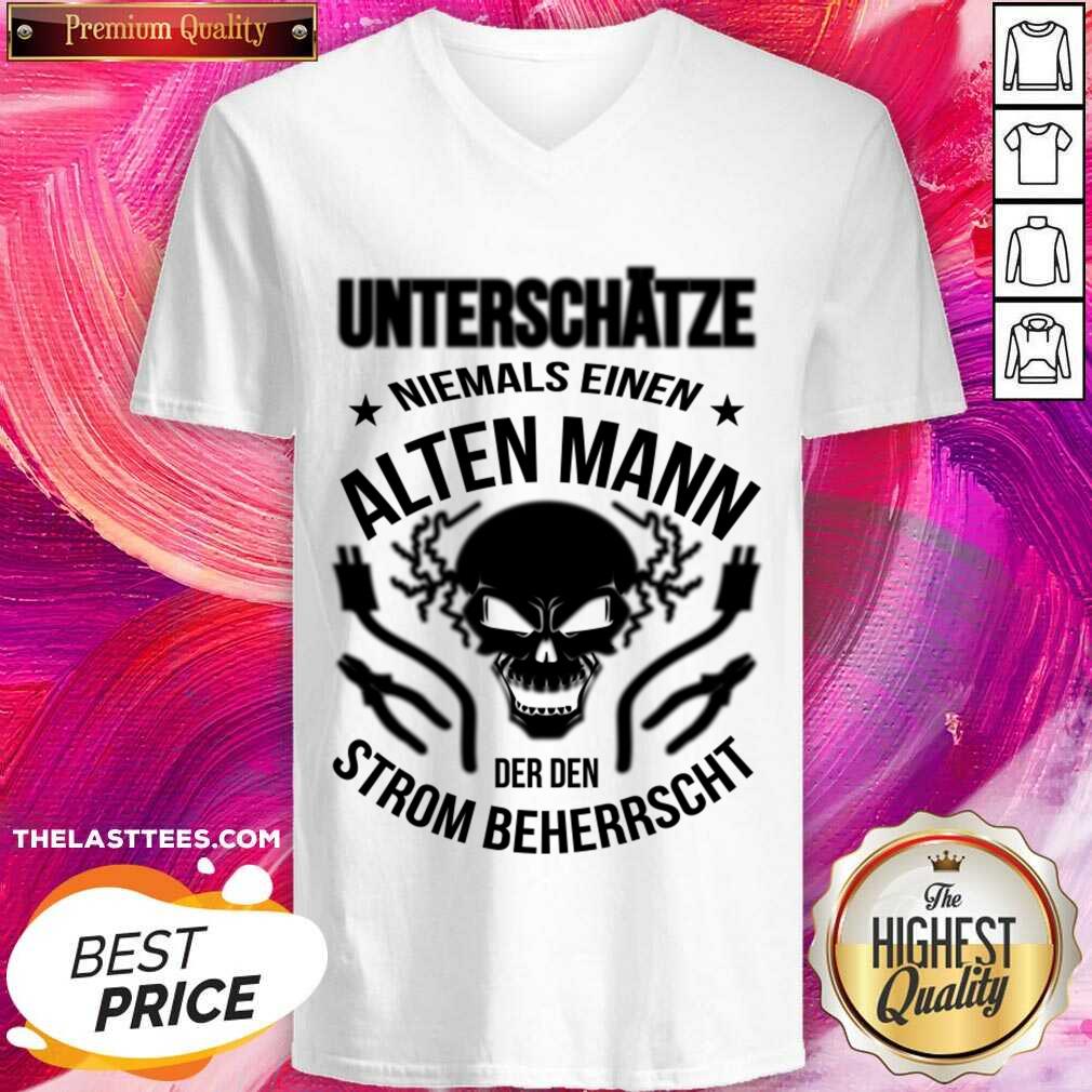 Unterschätze Niemals Einen Alten Mann Der Den Strom Beherrscht Shirt