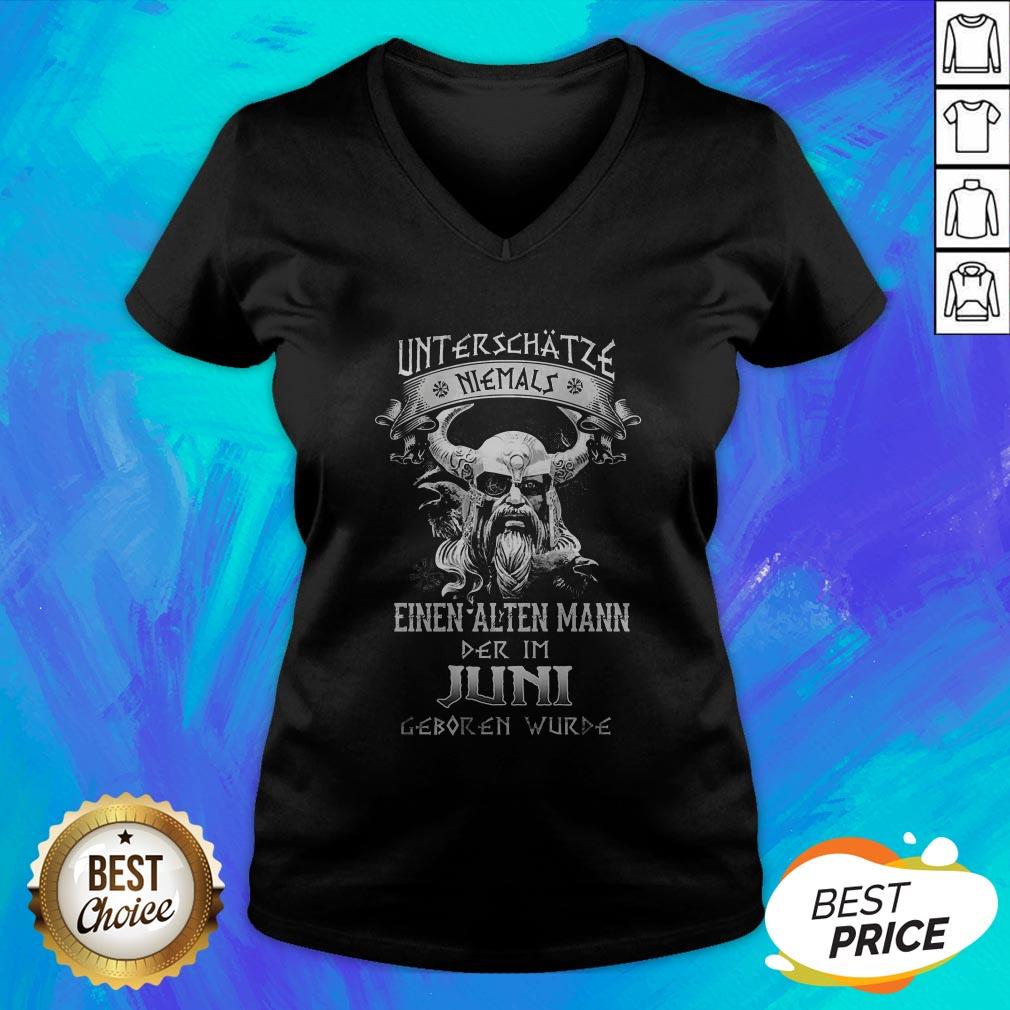 Unterschätze Niemals Einen Alten Mann Der Im Juni Geboren Wurde Shirt