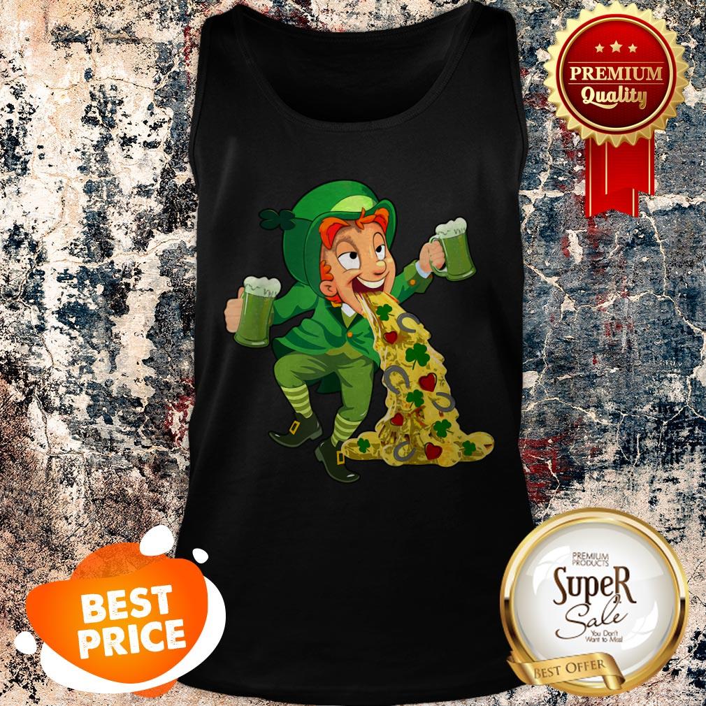 Nice St Patricks Day Lucky Irish Leprechaun Drinking Charm Gift T-shirt