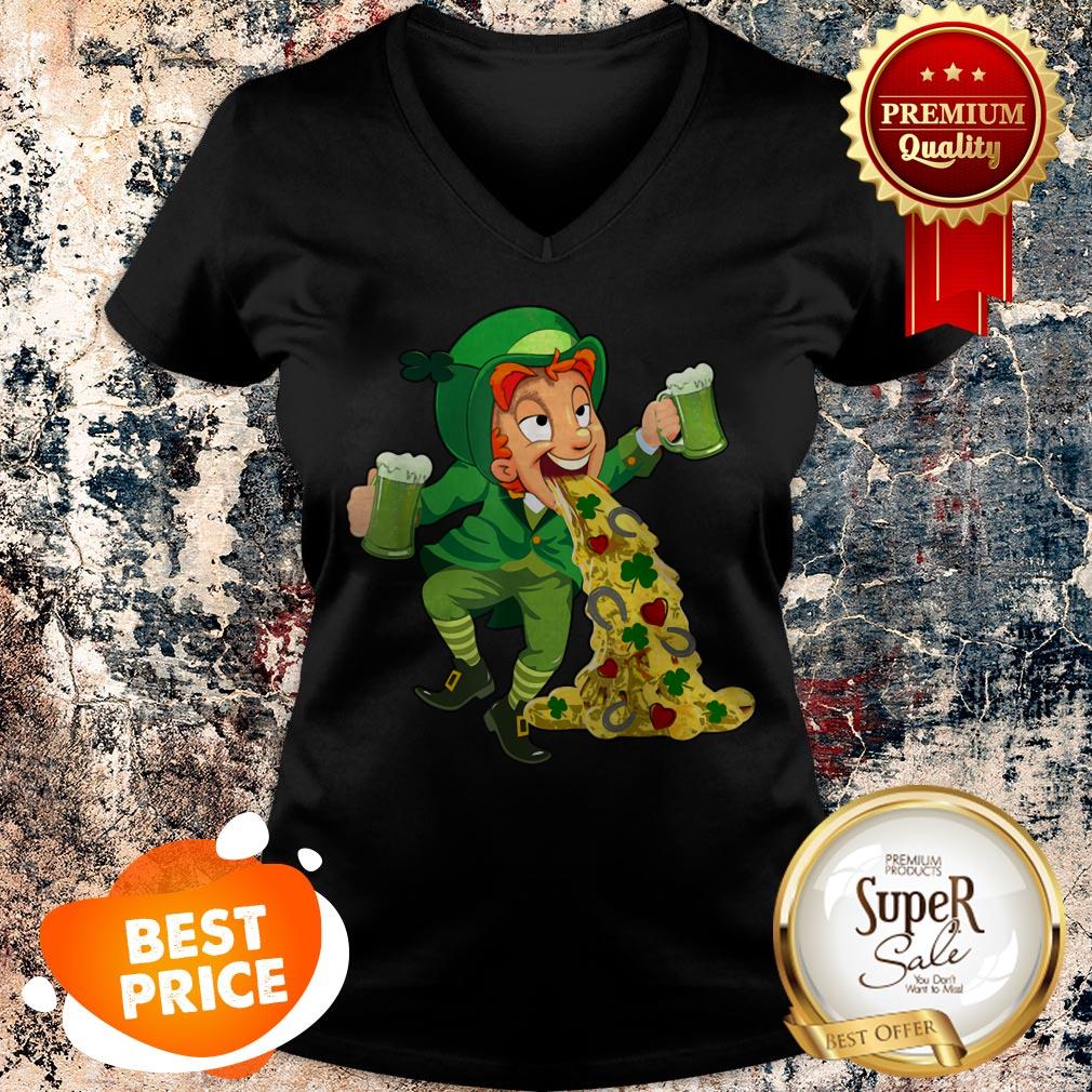 Nice St Patricks Day Lucky Irish Leprechaun Drinking Charm Gift T-shirt