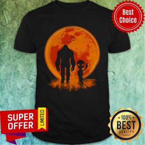 Awesome Bigfoot UFO Shirt