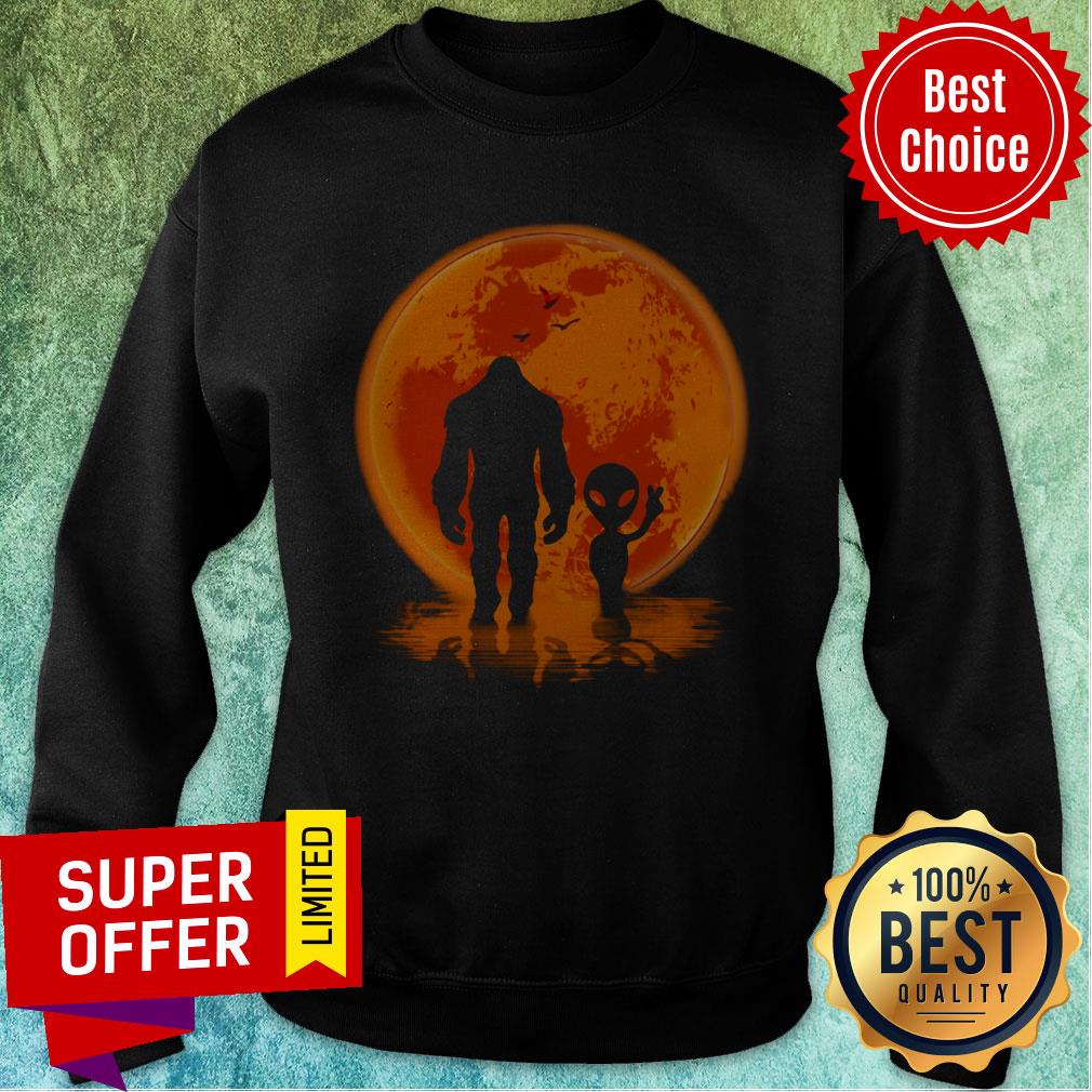 Awesome Bigfoot UFO Shirt