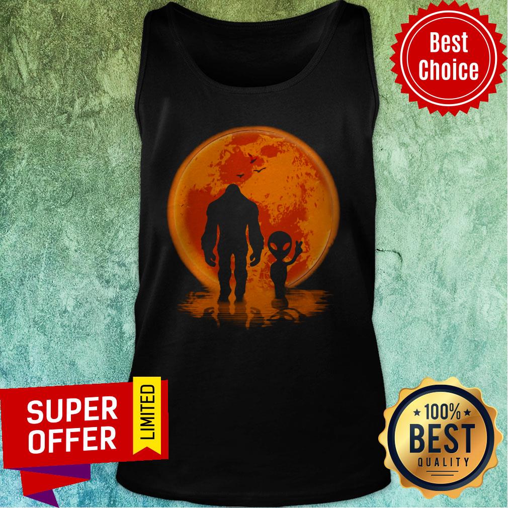 Awesome Bigfoot UFO Shirt
