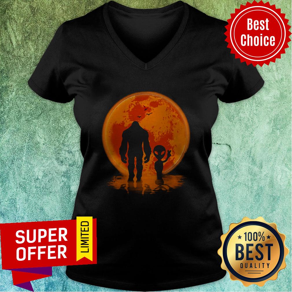 Awesome Bigfoot UFO Shirt