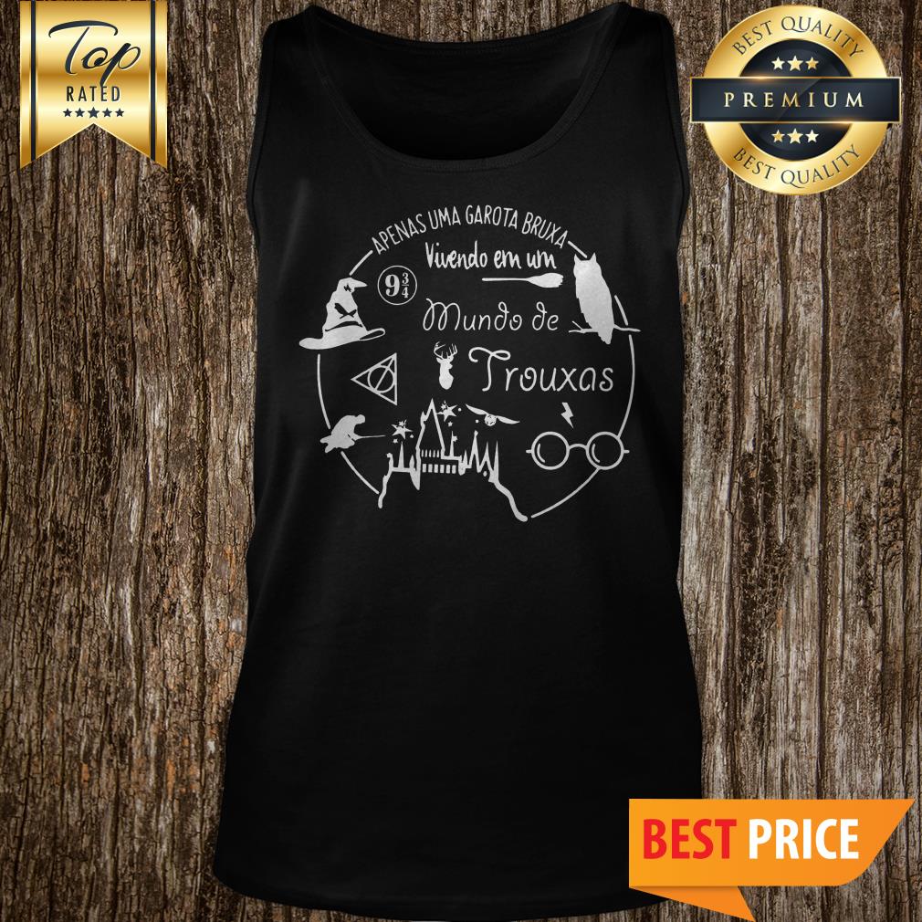 Official Apenas Uma Garota Bruxa Vivendo Em Um Mundo De Trouxas Shirt