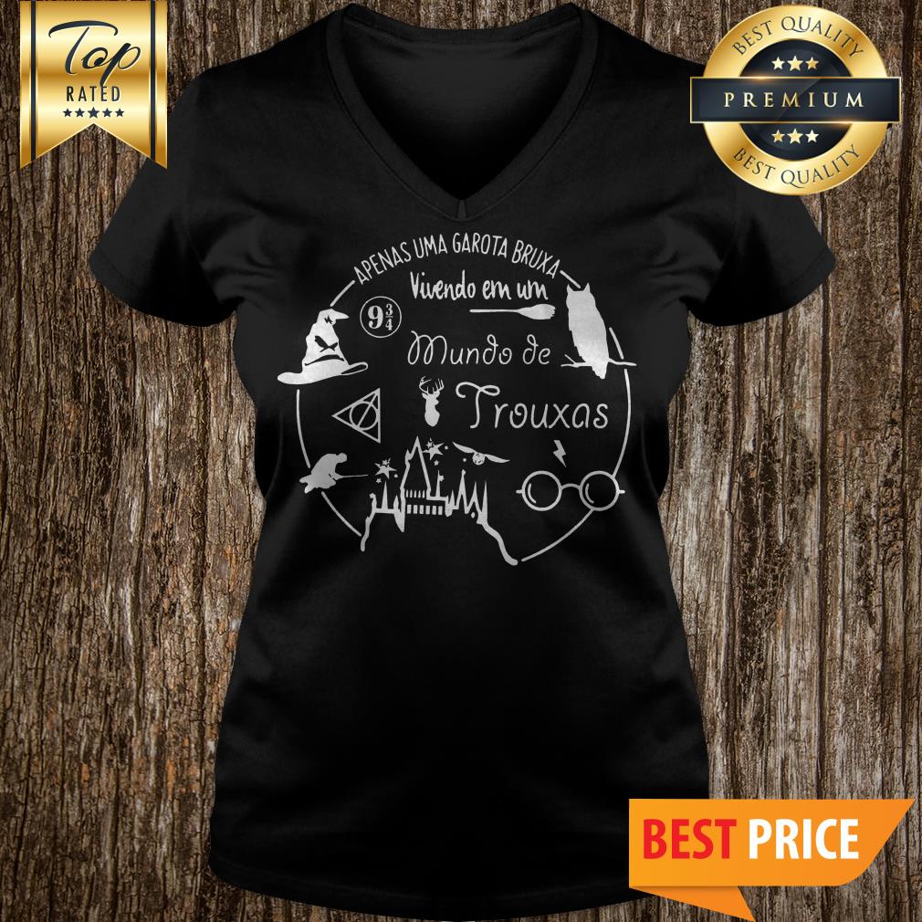 Official Apenas Uma Garota Bruxa Vivendo Em Um Mundo De Trouxas Shirt