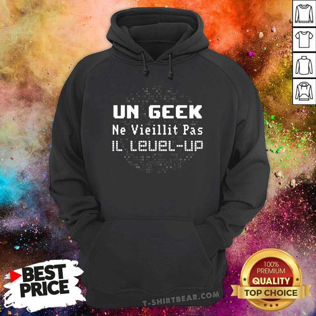 Un Geek Ne Vieillit Pas Il Level Up Shirt