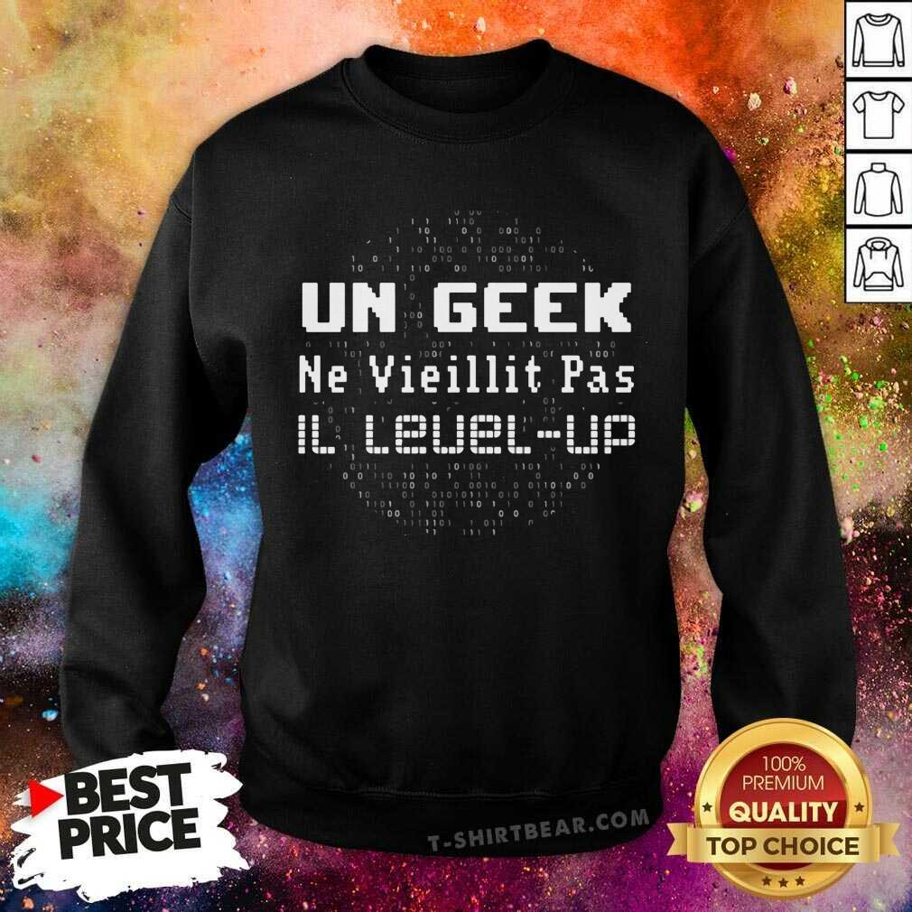 Un Geek Ne Vieillit Pas Il Level Up Shirt