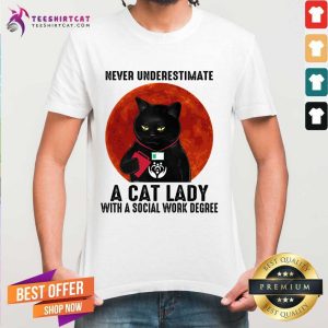 Never Underestimate A Cat Lady With A Social Work Degree Shirt