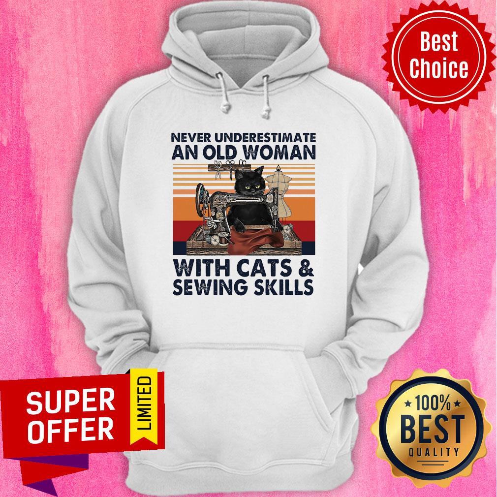 Funny Never Underestimate An Old Woman With Cats & Sewing Skills Shirt