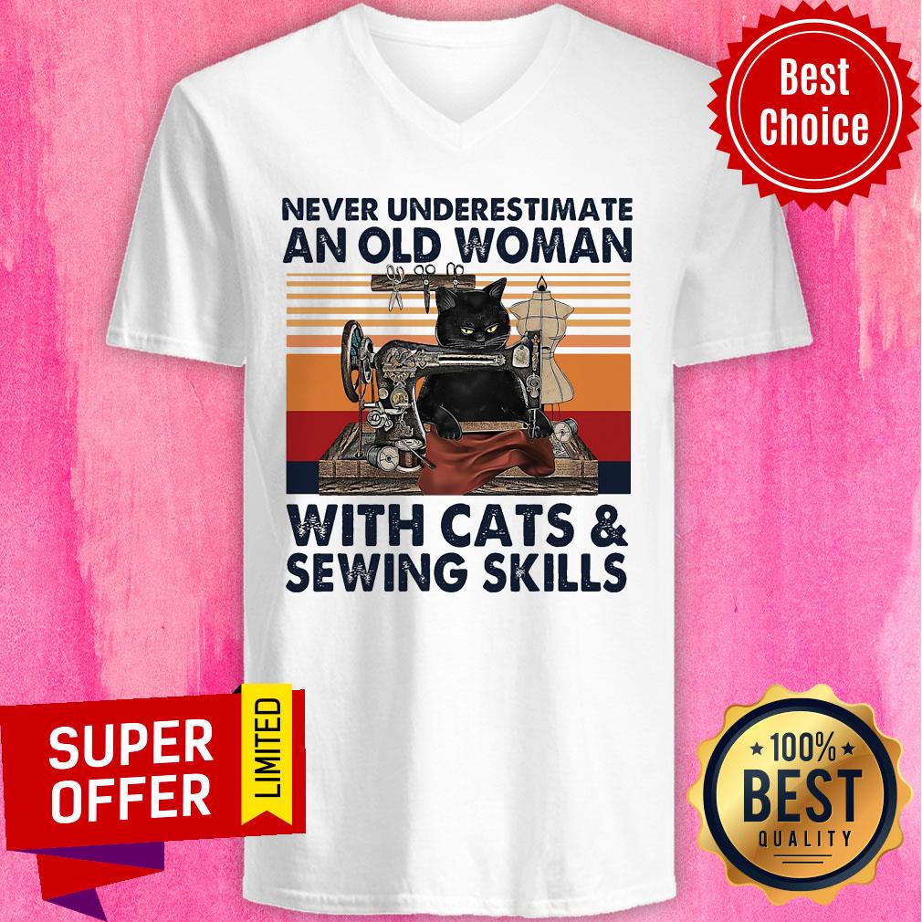 Funny Never Underestimate An Old Woman With Cats & Sewing Skills Shirt