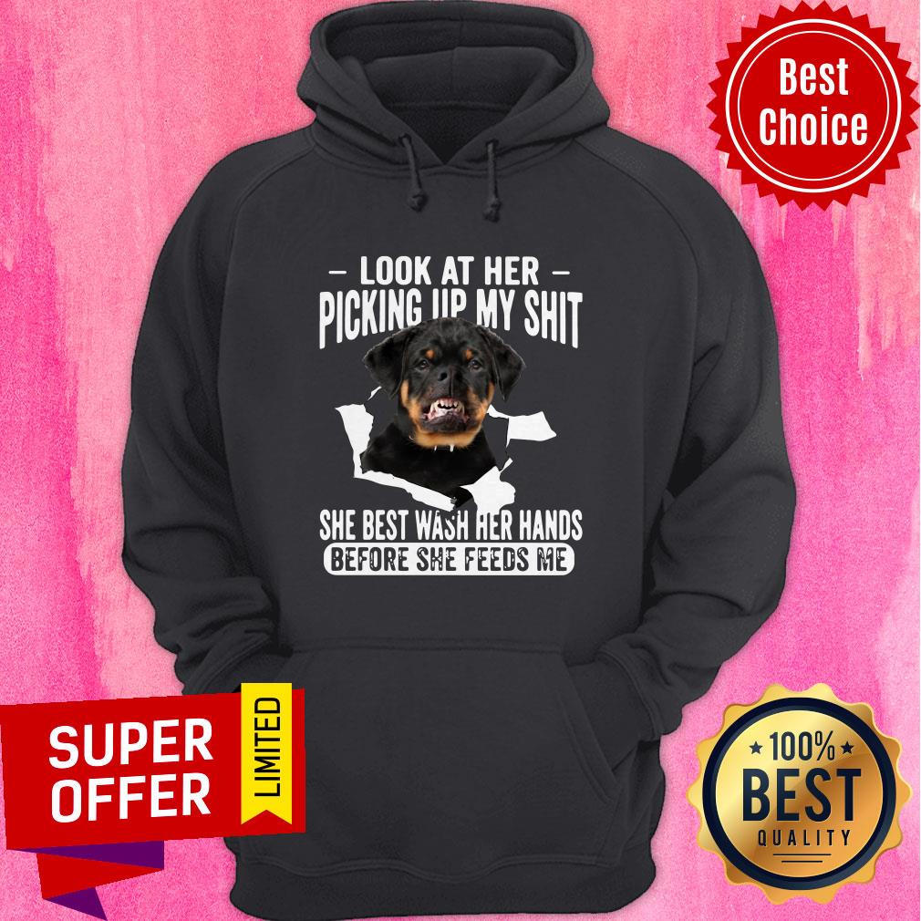 rottweiler-look-at-her-picking-up-my-shit-she-best-wash-her-hands-before-she-feeds-me-hoodie.jpg