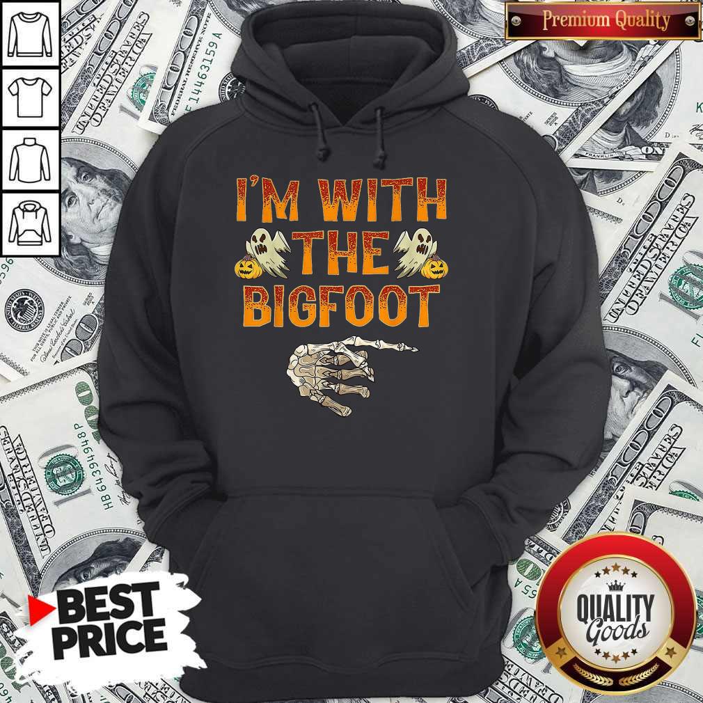 Premium Halloween I'm With The Bigfoot Shirt