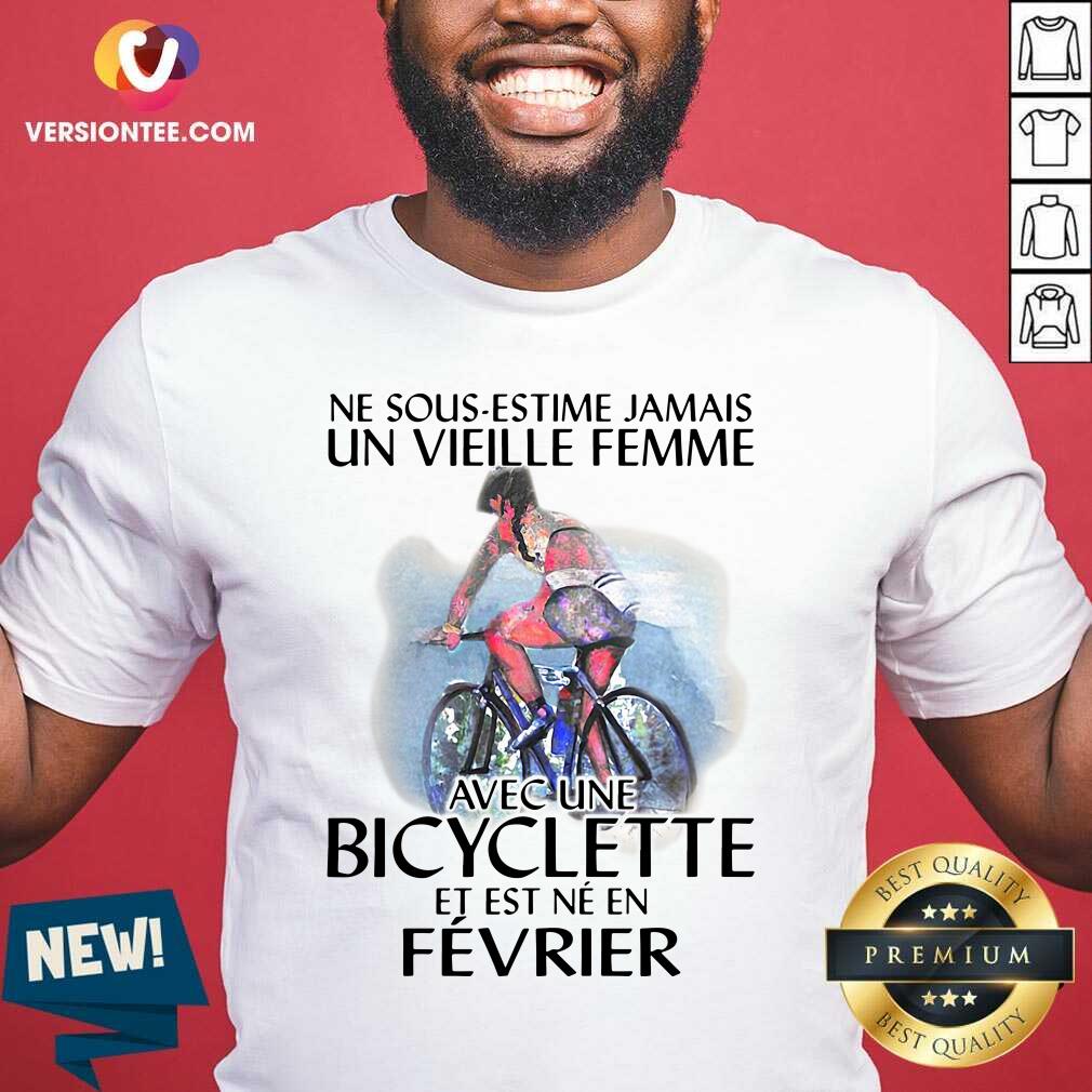 nice-ne-sous-estimez-jamais-un-vieille-femme-avec-une-bicyclette-et-est-ne-en-fevrier-shirt.jpg