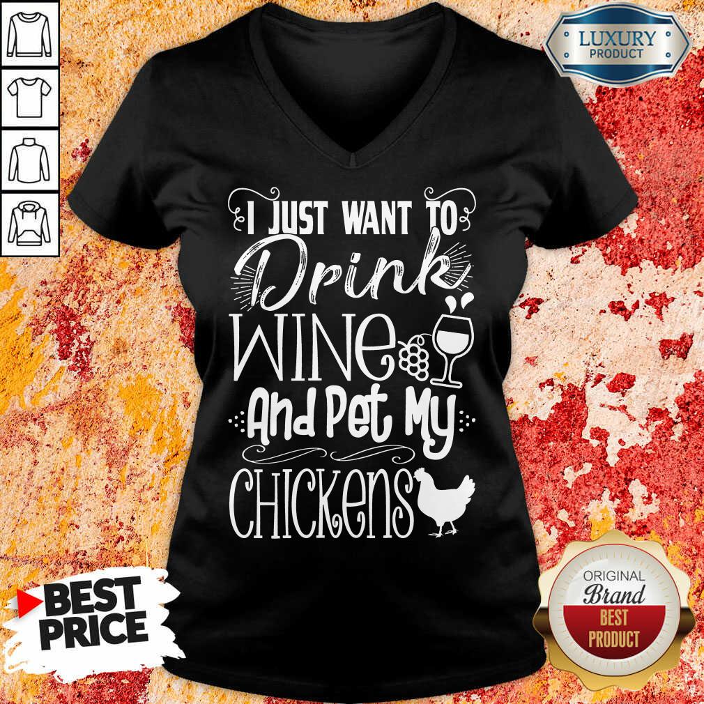 I Just Want To Drink Wine And Pet My Chickens Shirt