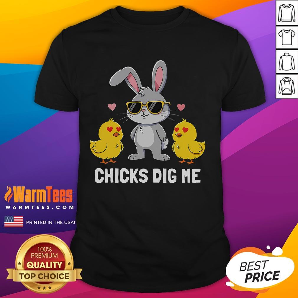 Awesome Chicks Dig Me Easter Bunny T Shirt Awesome Chicks Dig Me Easter Bunny T-Shirt featuring a playful bunny graphic, perfect for festive spring celebrations.