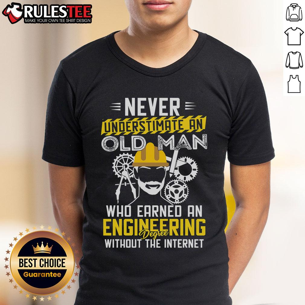 Awesome Never Understimate An Old Man Who Earned An Engineering Degree Without The Internet T-Shirt Alt Text: Awesome 'Never Underestimate An Old Man Who Earned An Engineering Degree Without The Internet' T-Shirt design.